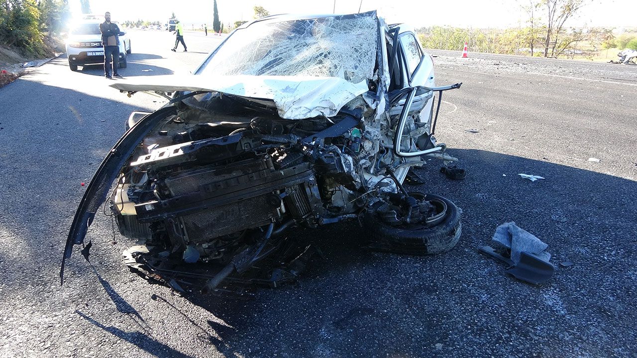 Adıyaman'da feci kaza: 1 polis, 1 muhtar ağır yaralı