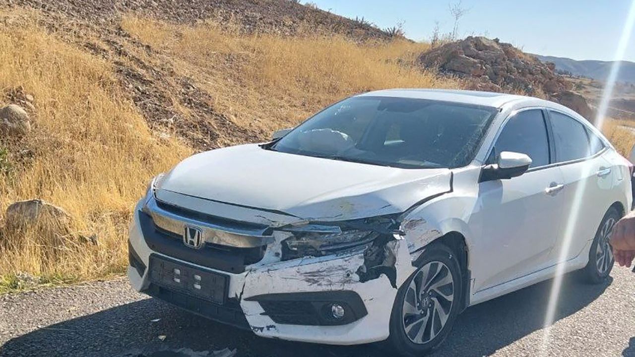 Batman’da feci kaza: İki araç kafa kafaya çarpıştı