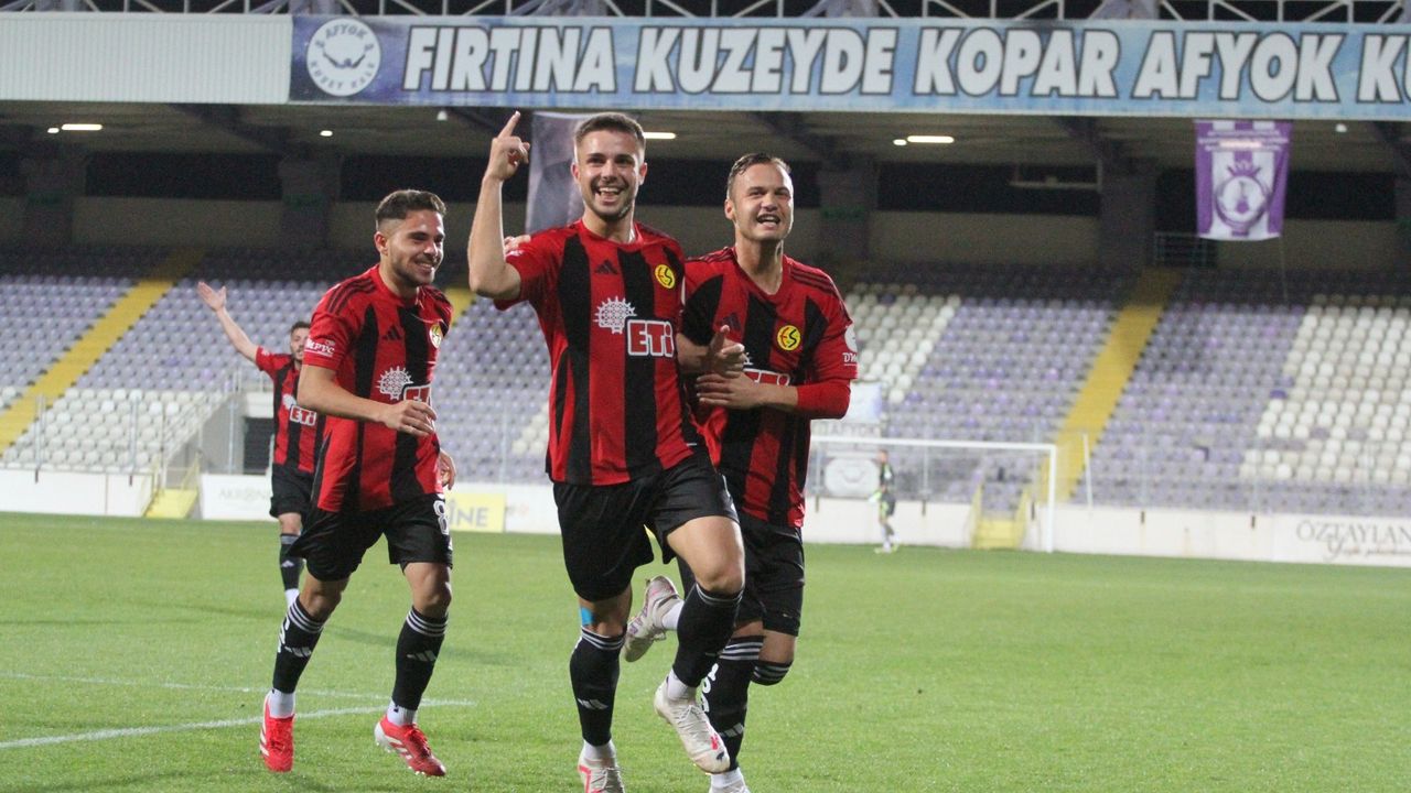Batuhan üçledi