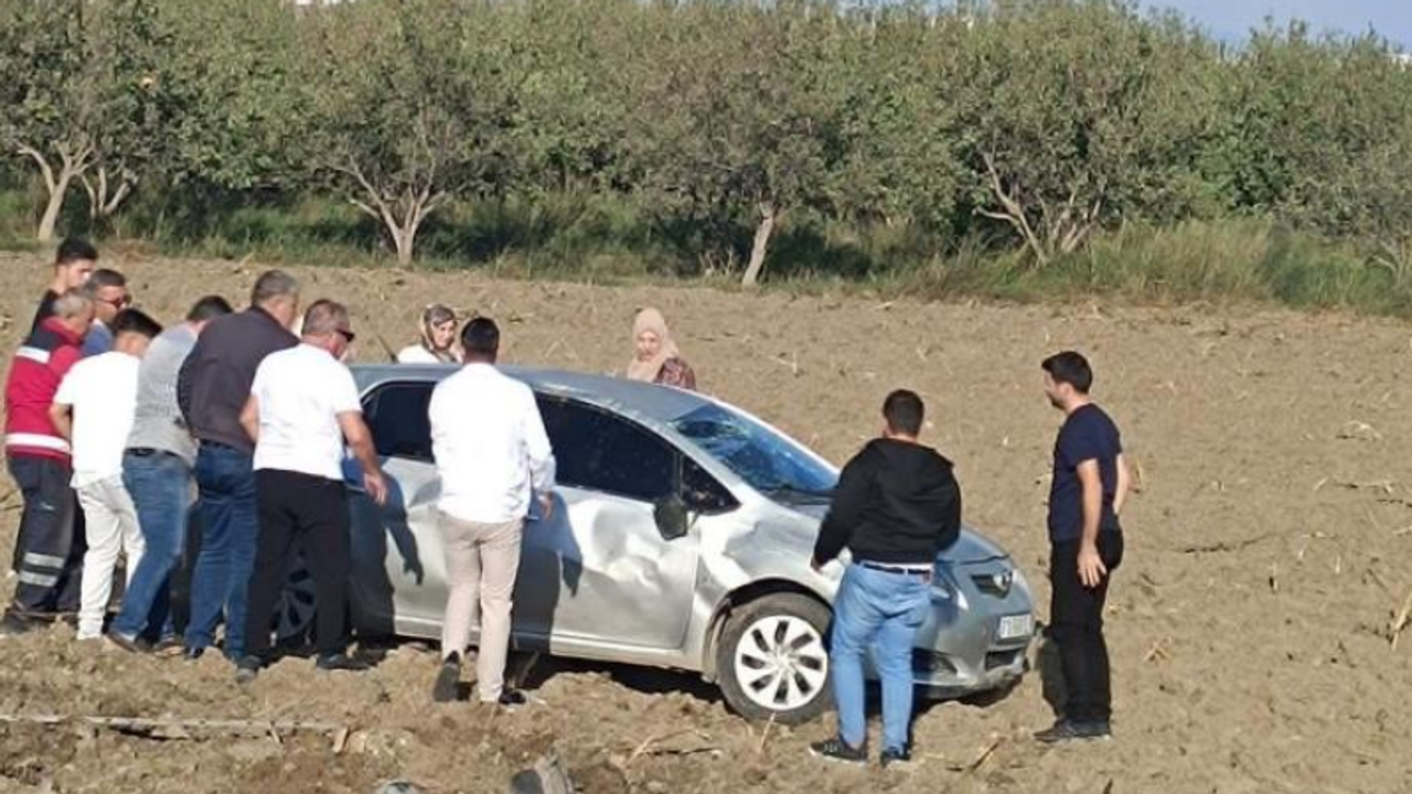 Kontrolünü kaybeden otomobil tarlaya uçtu