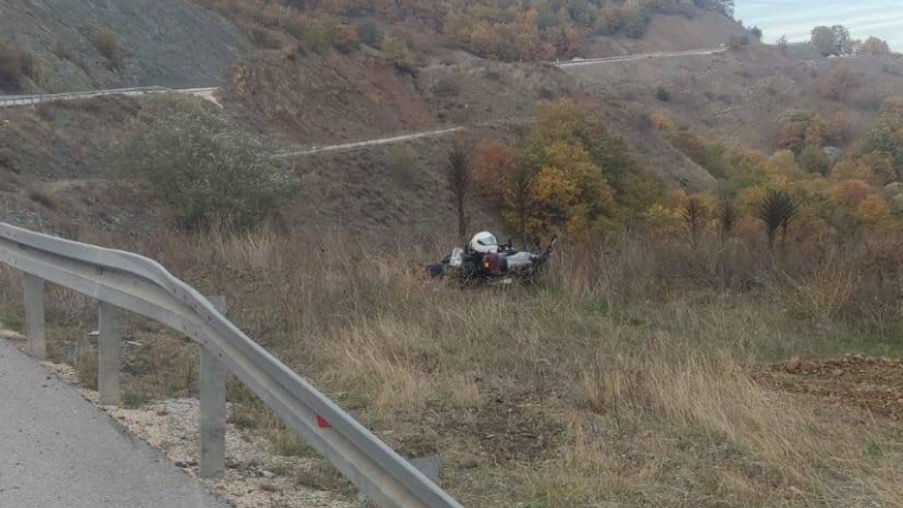 Eskişehir yolunda motosiklet şarampole uçtu: 1 yaralı