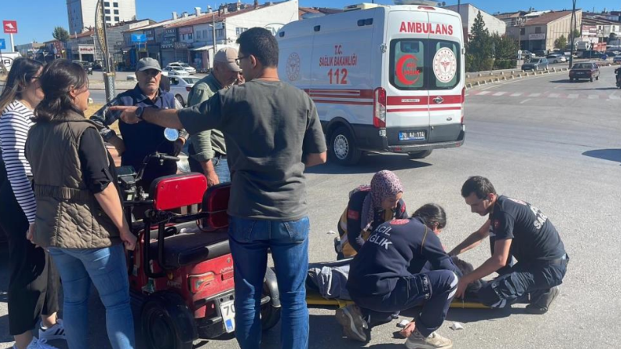 Otomobille üç tekerlekli elektrikli bisiklet çarpıştı