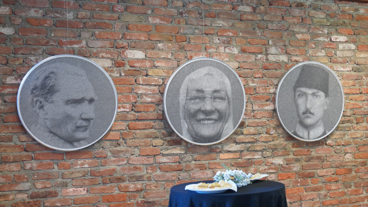 Eskişehir'de 7 bin metrelik ipten yapılan Atatürk Portreleri sanatseverlerle buluştu