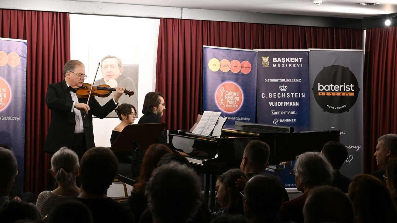 Cihat Aşkın, “5. Uluslararası Piyano Günleri” Kapanış Konseri’nde sahne aldı