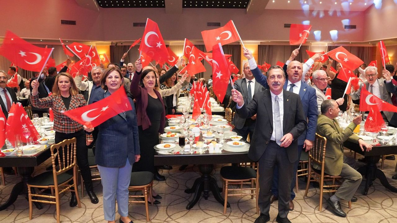 Cumhuriyet coşkusu Eskişehir’de muhtarlar, gaziler ve şehit aileleriyle paylaşıldı