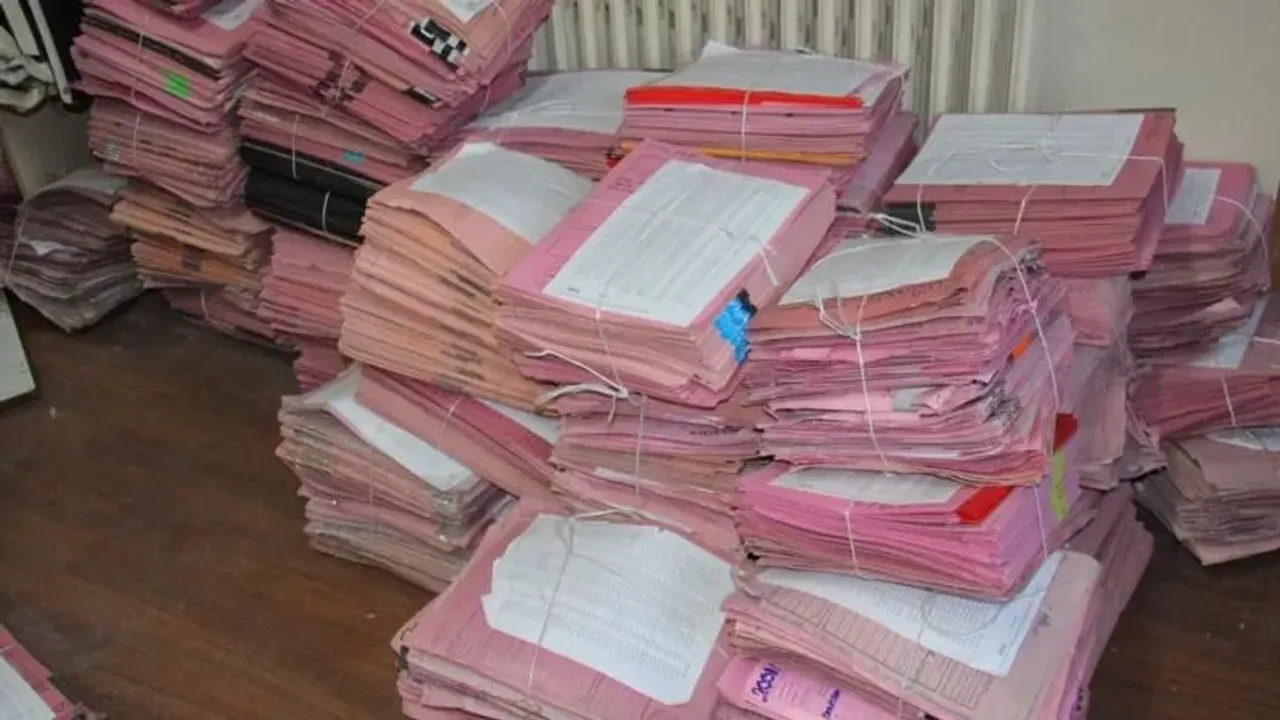 Üzerimize dağ devriliyor farkında mıyız?