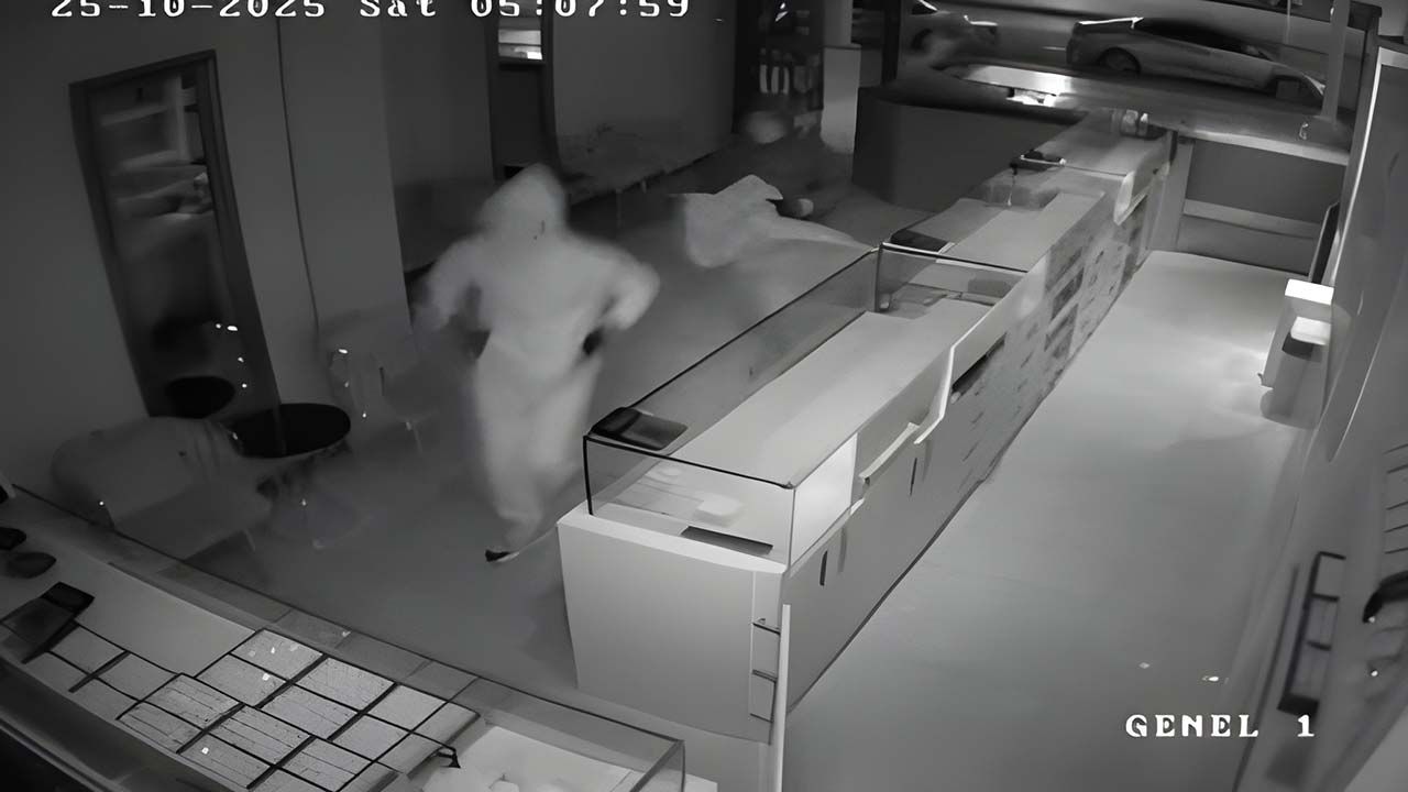 Ankara'da kuyumcudan 7 kilo altın hırsızlığı kamerada