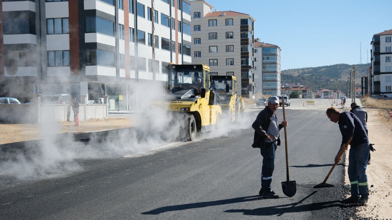 Eskişehir'in o ilçesinde 520 metrelik sıcak asfalt çalışması
