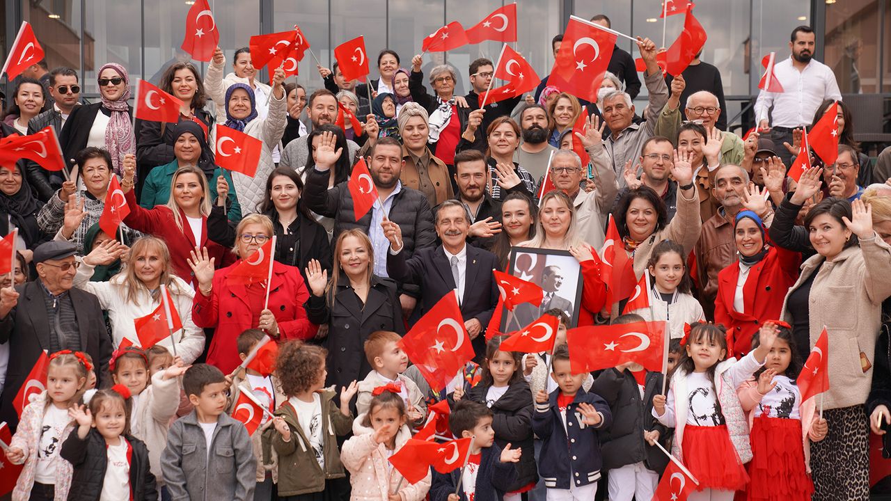 Tepebaşı’nda miniklerle büyükler bir araya geldi: Cumhuriyet’in 102. yılı coşkuyla kutlandı