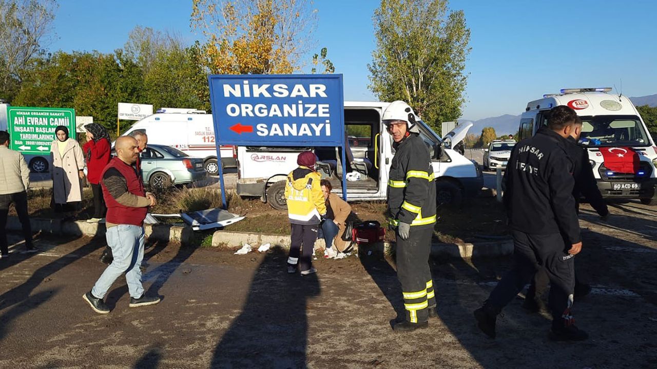 Tokat’ta iki işçi servisi çarpıştı: 10 yaralı