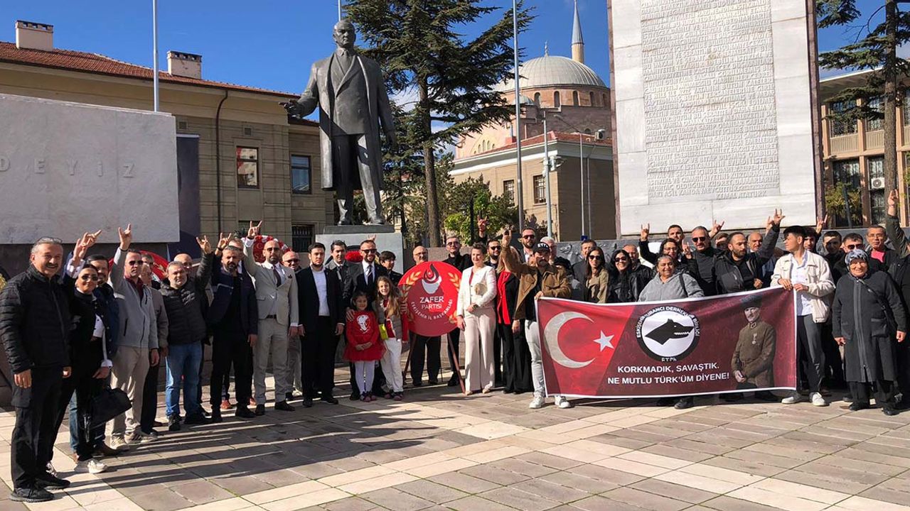 Zafer Partisi Eskişehir'den Cumhuriyet Bayramı çelengi