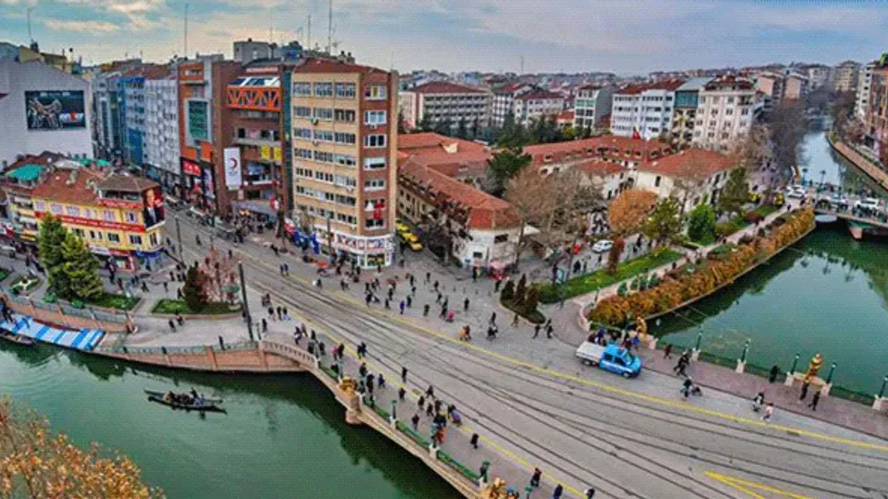 İstanbul’u görünce Eskişehir’i başka sevmek