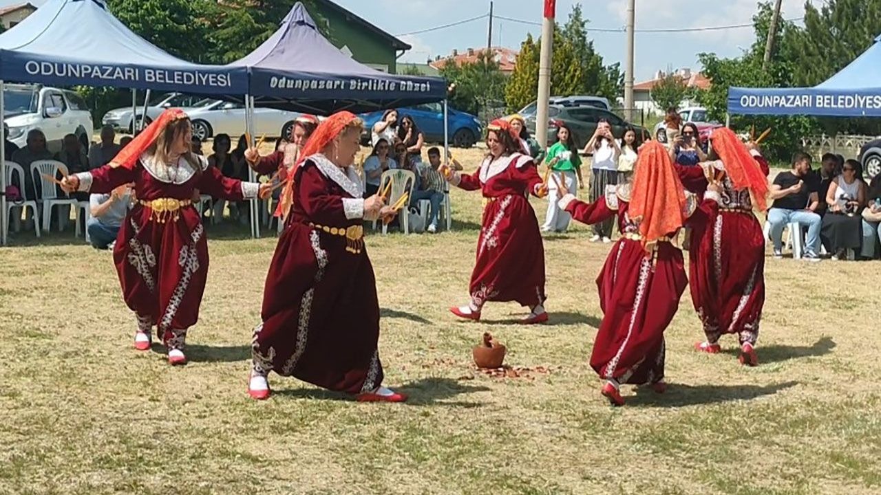 Taşlık'ta bir ilk: Kadınlar imece usulü folklor ekibi kurdu
