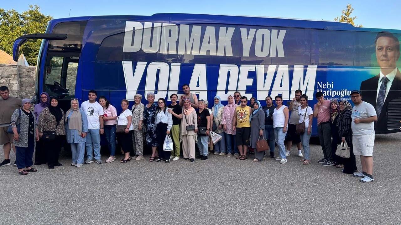 Eskişehirli özel çocuklar, aileleri ile Nebi Hatipoğlu'nun k