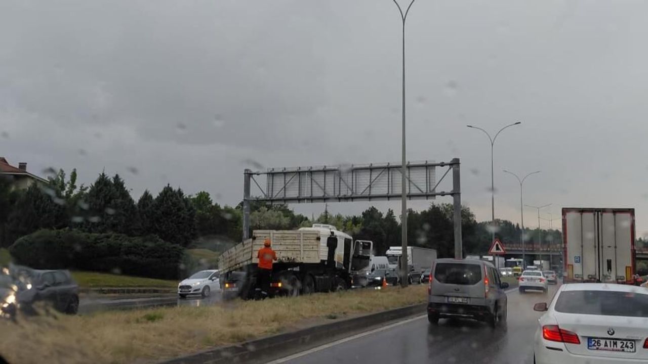 Eskişehir'de şiddetli yağışlar beraberinde kazalar