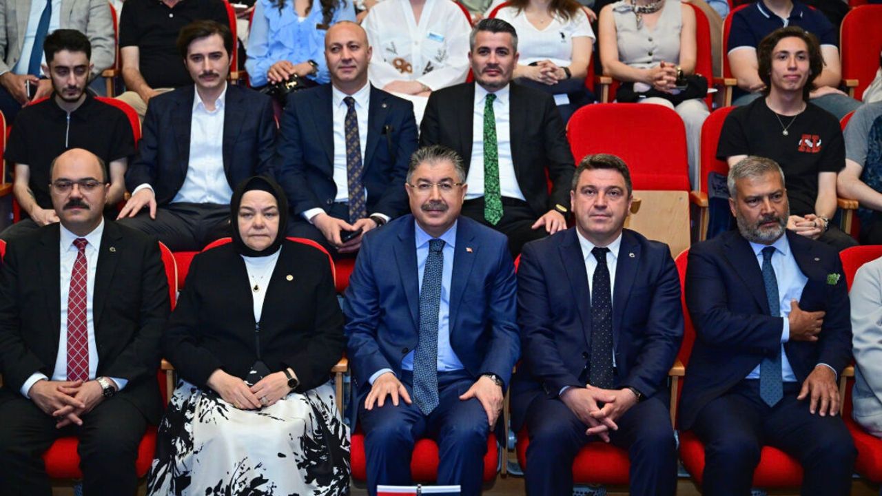 Vali Yılmaz: "Gençlerin sesi bilimle yükseliyor
