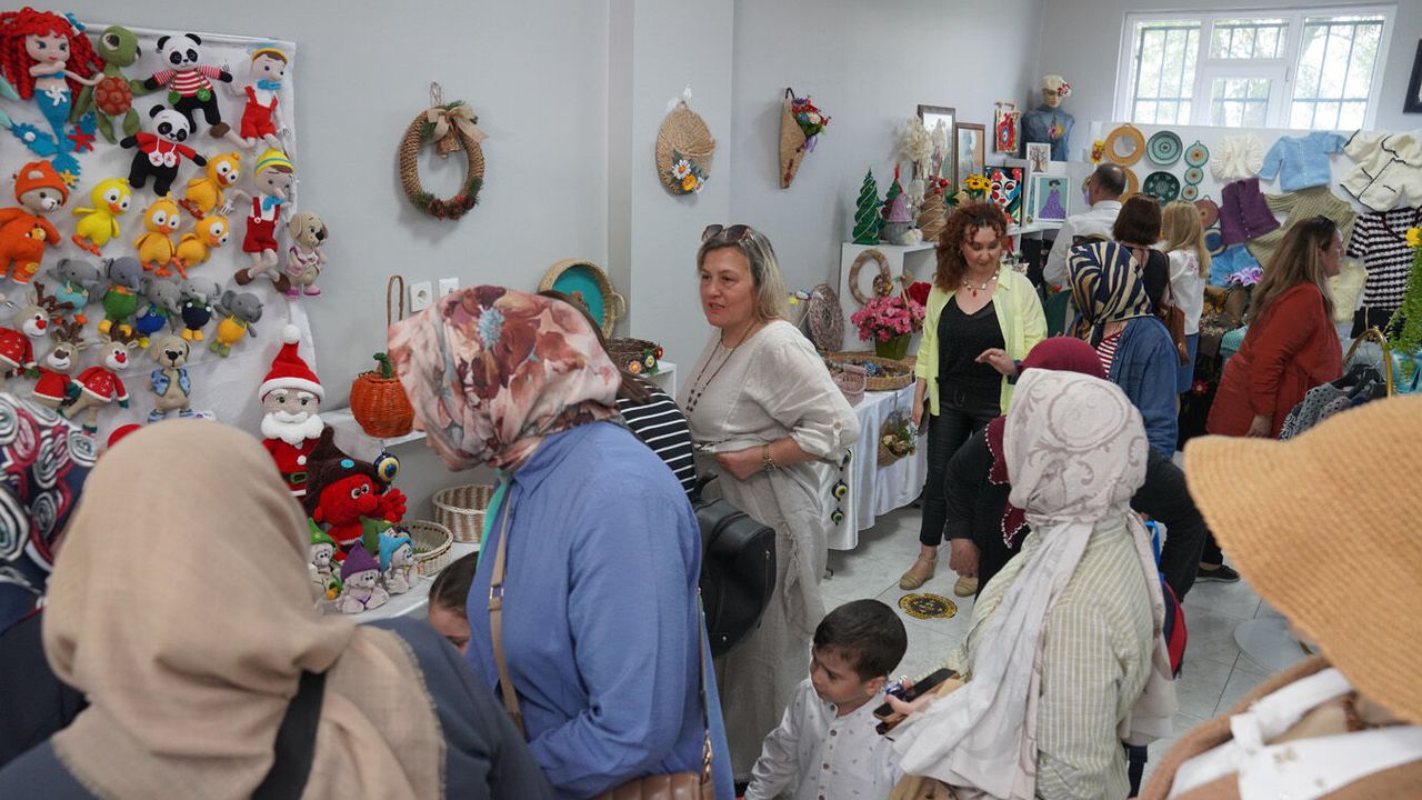 Tepebaşı Belediyesi Belde Evleri’nde Yıl Sonu Sergisi açıldı