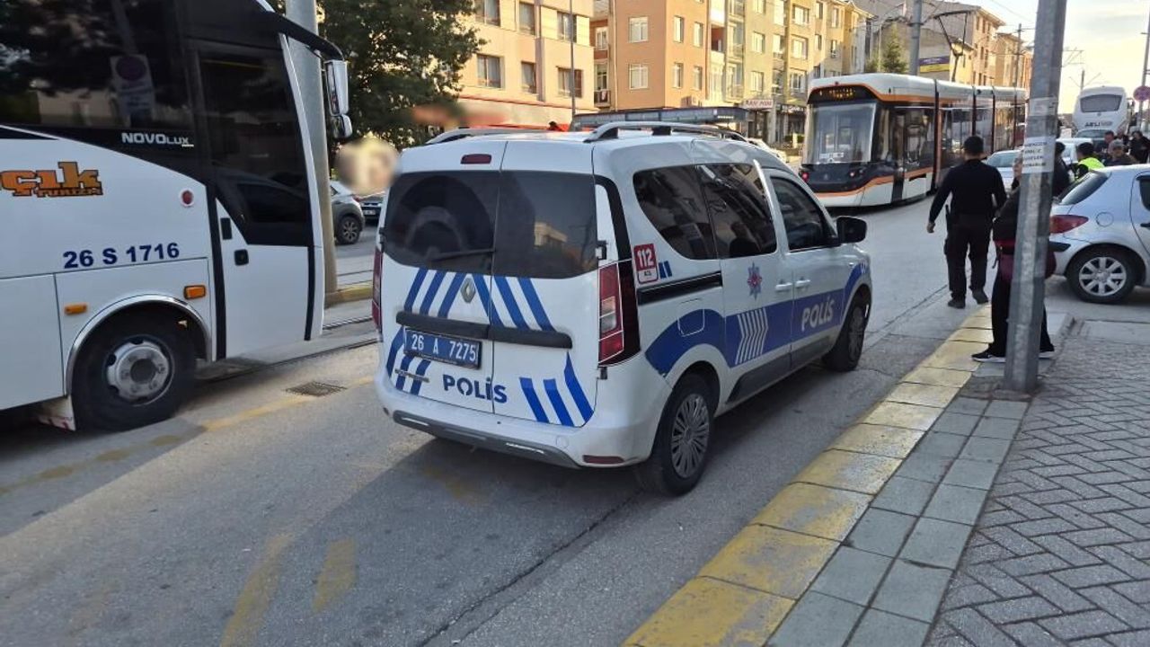 Eskişehir’de otomobilin çarptığı yaşlı kadın yaralandı