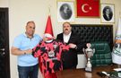 Eskişehir Masterlar Takımı’ndan İnönü Belediyesi’ne şampiyonluk kupası