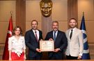 TURAK’tan Anadolu Üniversitesi EMYO’ya akreditasyon plaketi