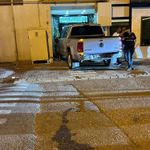 Dur ihtarına uymayan sürücü apartmana daldı