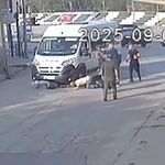 Okul yolunda feci kaza: Anne ve oğlu işçi servisinin altında kaldı