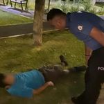 Alkolün etkisiyle parkta sızdı, kendisini uyandıran polise "Türk polisi şerefimizdir" dedi