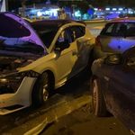 Kontrolden çıkan otomobil park halindeki araçlara çarptı: 2 yaralı