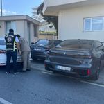 Mankene tahsis edilen araç ‘resmi hizmete mahsustur’ kartıyla trafiğe çıkmıştı, sürücüye ceza kesildi