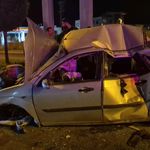 Otomobil direğe çarptı: 4 yaralı