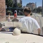 Eskişehir’de çocuklardan tramvay arkasında tehlikeli yolculuk