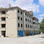 Terk edilen Günyüzü'ndeki eski belediye binası çocuklar için adeta tuzak