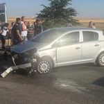 Eskişehir-Ankara yolunda otomobil bariyerlere çarptı: 1'i çocuk 3 yaralı