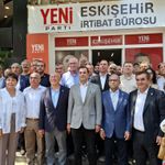 Eskişehir’de YENİ Parti’ye geçen belediye başkanlarına rozetleri takıldı