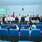 Eskişehir Valisi Yılmaz, YKS ve LGS'de tam puan alan öğrencilerle bir araya geldi