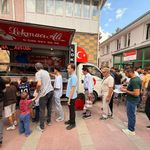 Eskişehirspor’un eski sportif direktörü Ayhan Taşcı için lokma dağıtıldı