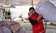 Deprem şehri Kahramanmaraş’ta esnaf, bin adet yorgan bağışı yaptı