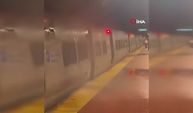 New York'ta metro istasyonlarını su bastı