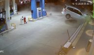 Ticari araç benzin istasyonuna daldı, 2 kişi yaralandı