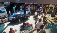 Yaya geçidinde ölümden döndü, o anlar güvenlik kamerasına yansıdı