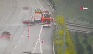 Önce bariyere, ardından otoyol çalışanlarına çarptı: O anlar kamerada