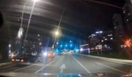 Makas atarken otomobile arkadan çarptı... Kaza anı kamerada
