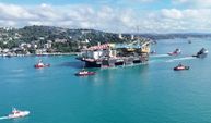 İstanbul Boğazı’ndan geçen dev vinç gemisi havadan görüntülendi