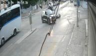 İzmir’de otomobilin motosiklete çarpıp kaçtığı kaza kameraya yansıdı