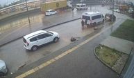 Bursa’da tırın dorsesi kontrolden çıktı...Kaza anı kamerada
