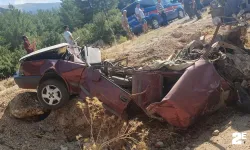 Kamyonla çarpışan otomobil hurdaya döndü
