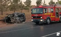 Kontrolden çıkan hafriyat kamyonu aracı biçti