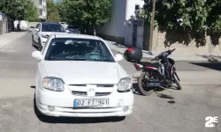 Motosiklet ile otomobil çarpıştı!