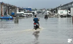 5 dakikada sokaklar göle döndü