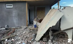Çöken duvarın altında kaldı